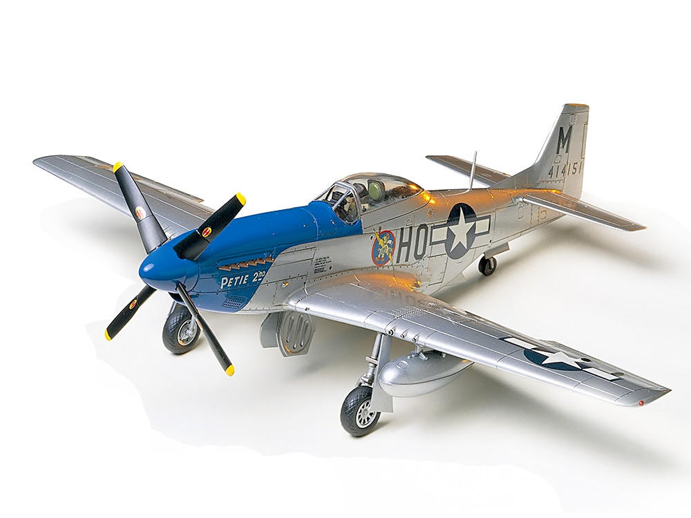Tamiya 61040 North American P-51D Mustang 8th AF 1/48 Model Kit - US