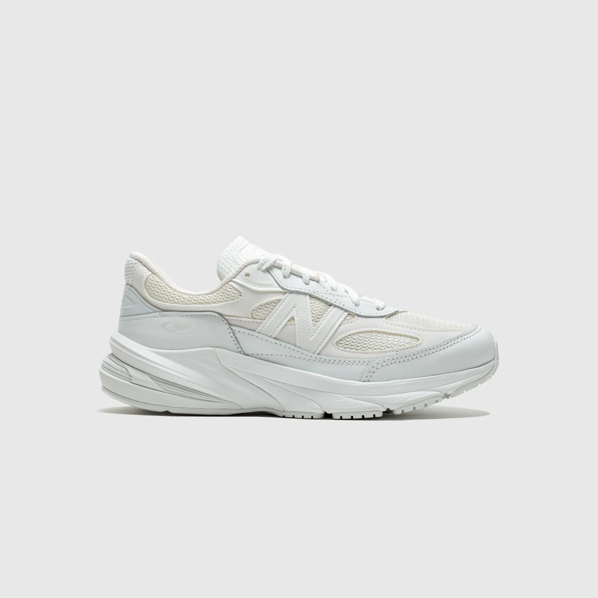 NEW BALANCE 990 SNEAKERS